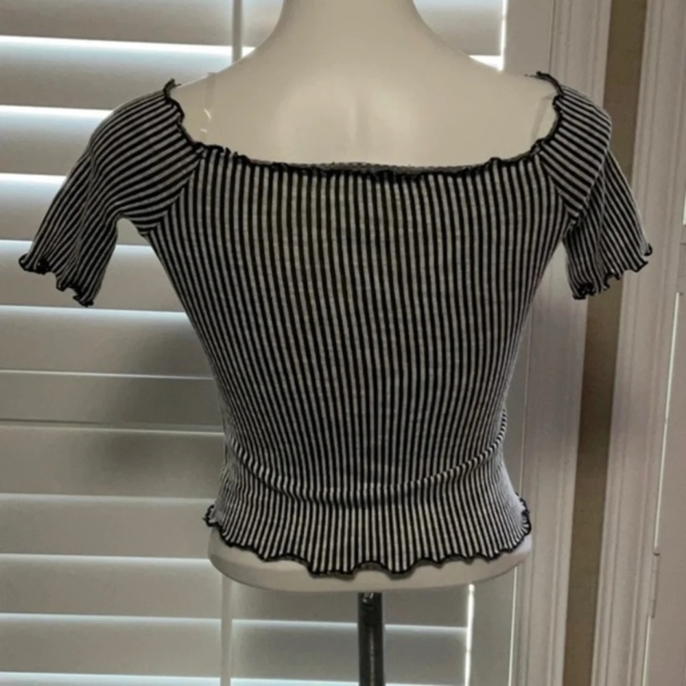 Caution To The Wind Black and White Ribbed Crop Blouse - Picture 3 of 5